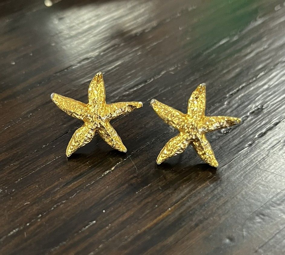 XS Gold Starfish Earrings w/Backs