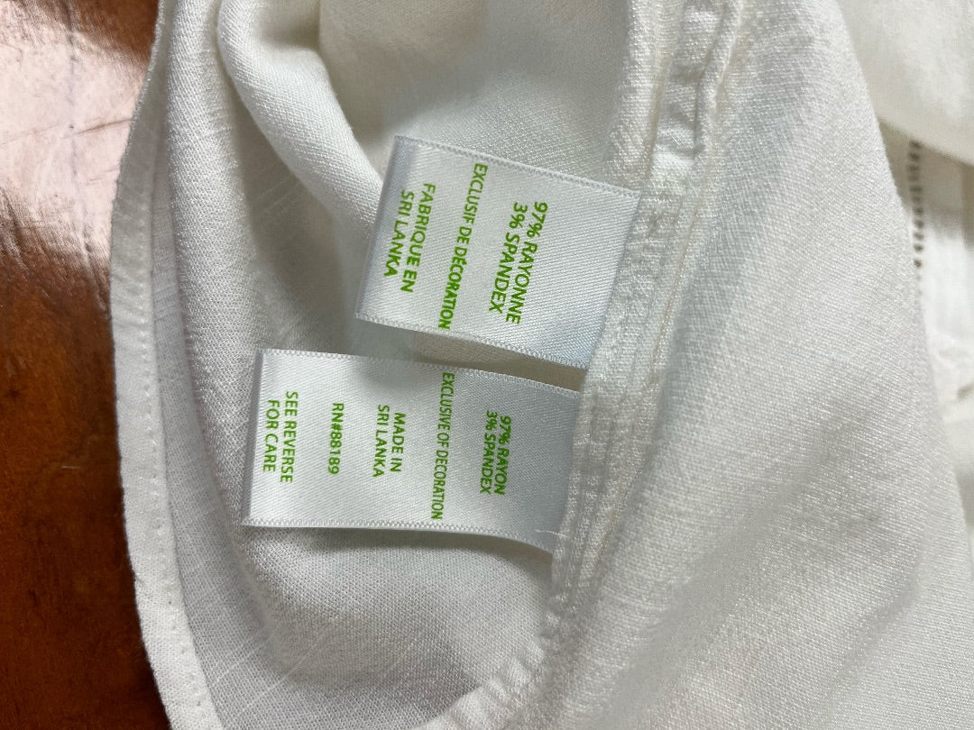 Lilly Pulitzer Lyndsea Tunic in Resort White with a Notched Neckline & Lace Detailing Size Small