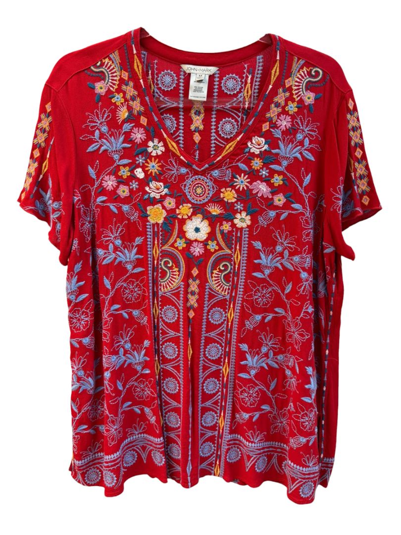John Mark Floral Embroidery V-Neck Top – Size Medium 🌸