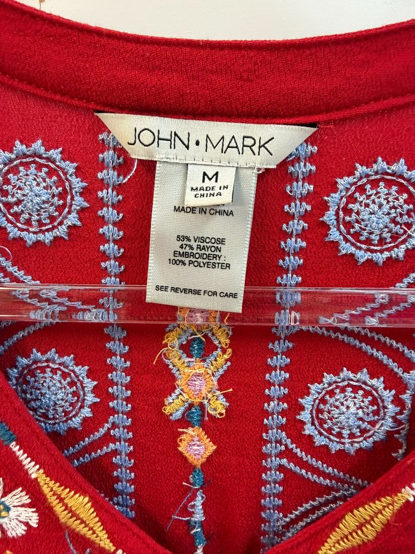 John Mark Floral Embroidery V-Neck Top – Size Medium 🌸
