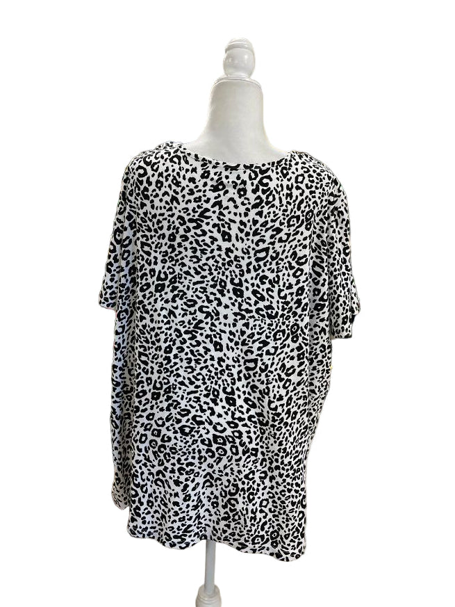 Roaman's Black and White Animal Print V Neck Top Size 2X