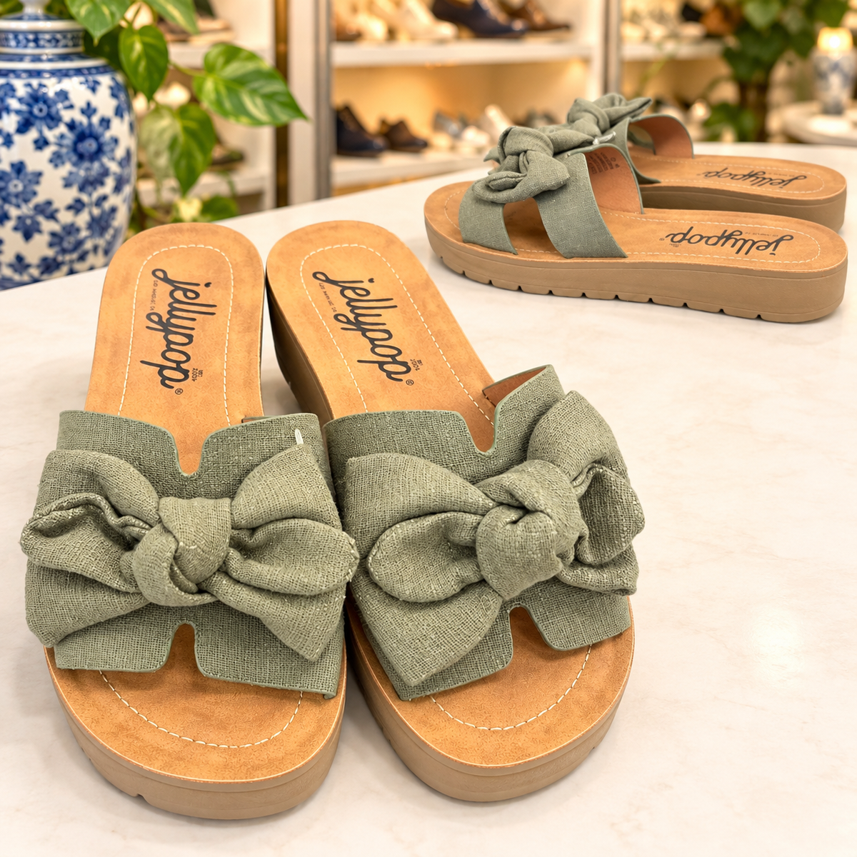 Jellypop Olive Green Bow Slide Sandals – Size 9